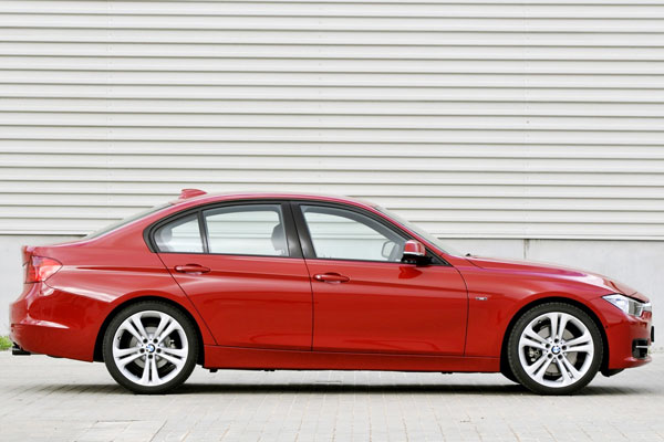 Review Spesifikasi BMW F30 Seri-3 2013-2018