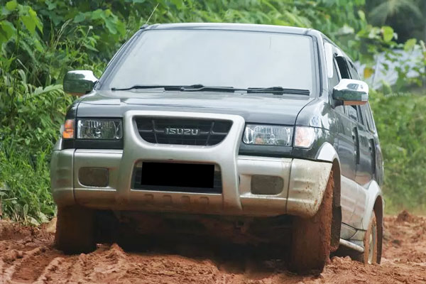 Kelebihan dan Kekurangan Isuzu Panther Touring / Grand Touring