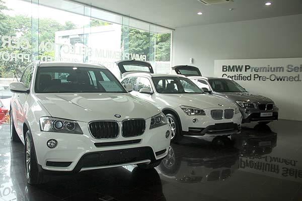 Tips Membeli Mobil Mewah Bekas