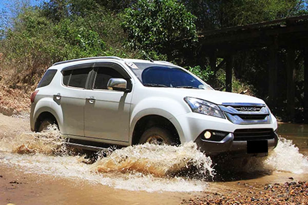 Perbedaan Isuzu MU-X 4x4, Premiere, dan Royale