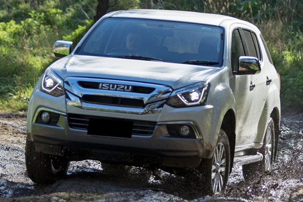 Kelebihan dan Kekurangan Isuzu MU-X