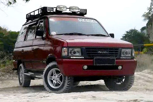 Perbedaan Isuzu Panther Deluxe, Royal, Hi-Sporty, Hi-Grade