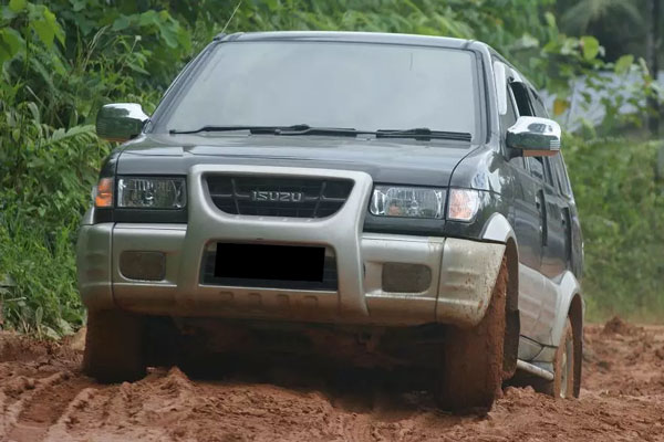 Perbedaan Isuzu Panther LM, LS, LV, Touring dan Grand Touring