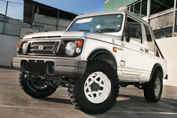 Kelebihan dan Kekurangan Suzuki Jimny Caribian SJ413