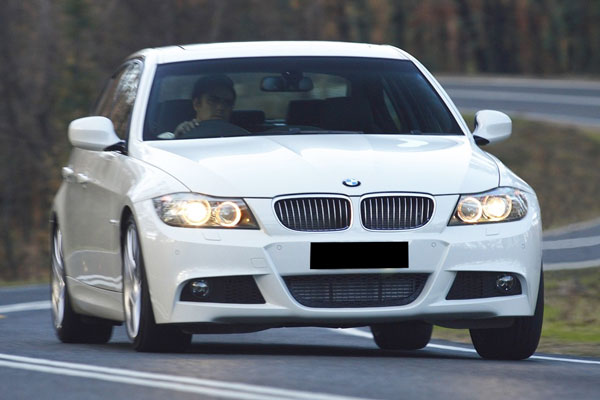 Kelebihan dan Kekurangan BMW E90