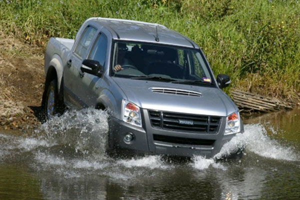 Kelebihan dan Kekurangan Isuzu D-Max Gen 1 Rodeo