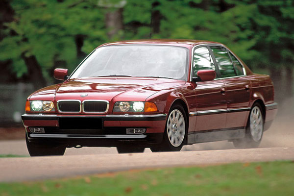 Kelebihan dan Kekurangan BMW E38 Seri-7 1994-2001