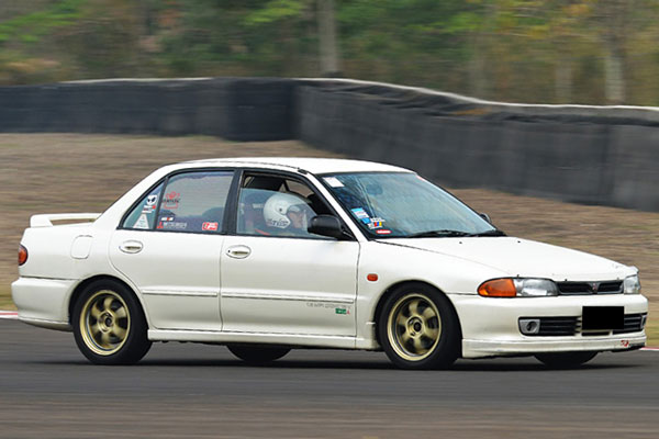 Kelebihan dan Kekurangan Mitsubishi Lancer Evo 3 CB4 CB5