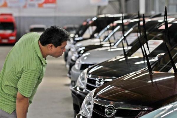 Pengaruh Warna Terhadap Harga Mobil