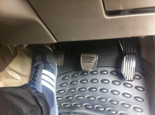 Tips Merawat Pedal Kopling agar Tidak Keras