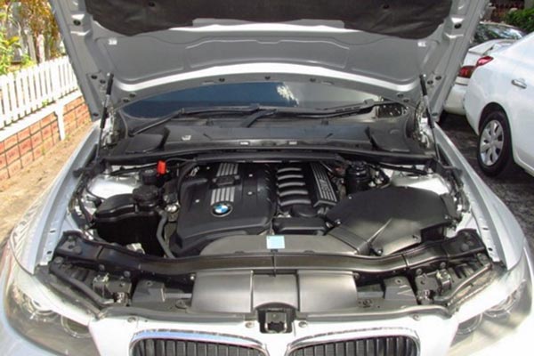 Review Spesifikasi BMW E90 Seri-3 2005-2011