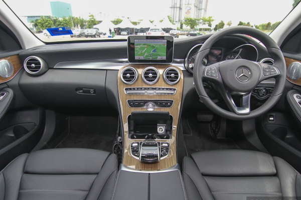 Review Spesifikasi Mercy W205 2015-Sekarang