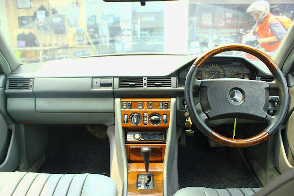 Review Spesifikasi Mercy Boxer W124 1986 -1996