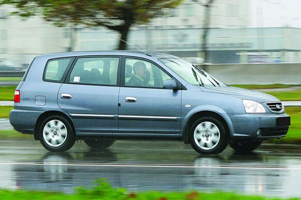 Kelebihan dan Kekurangan Kia Carens II