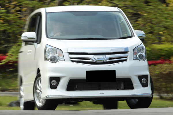 Perbedaan Toyota NAV1 Tipe G dan V Limited