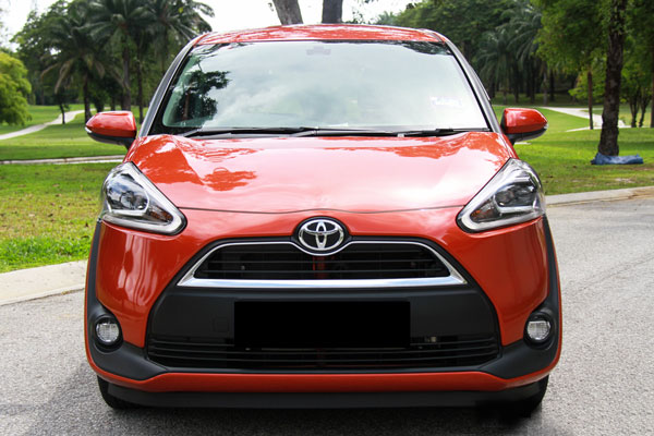 Review Spesifikasi Toyota Sienta