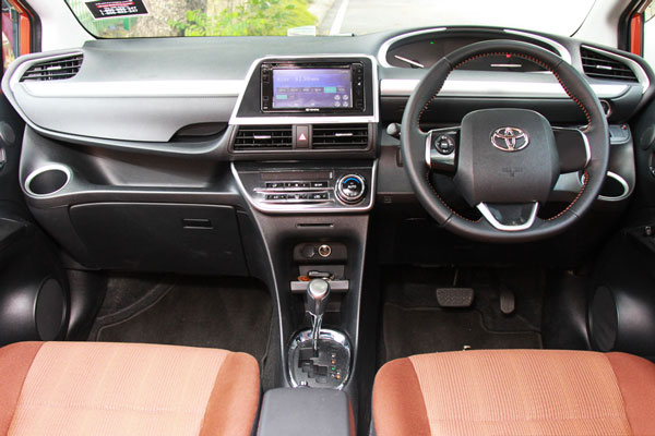 Review Spesifikasi Toyota Sienta