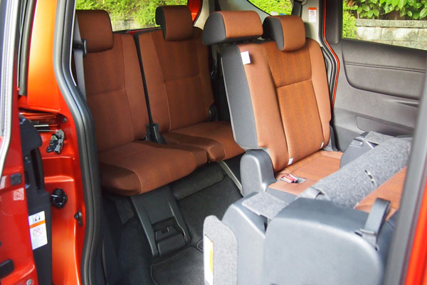 Review Spesifikasi Toyota Sienta