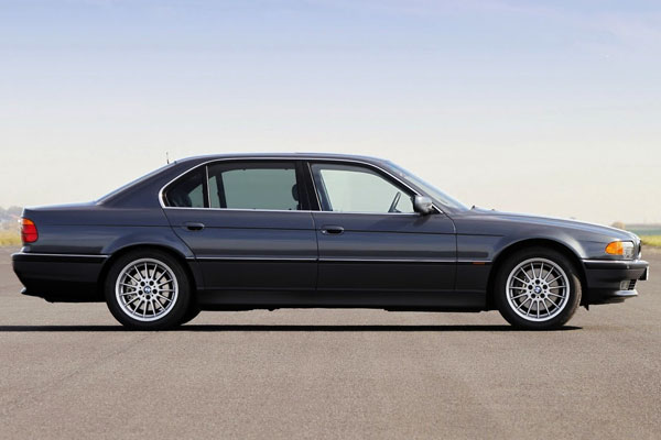 Review Spesifikasi BMW E38 Seri-7 1994-2001