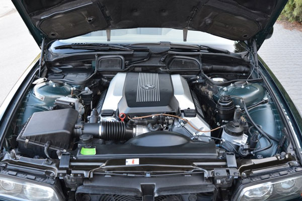 Review Spesifikasi BMW E38 Seri-7 1994-2001