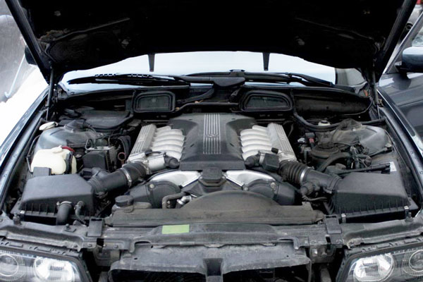 Review Spesifikasi BMW E38 Seri-7 1994-2001
