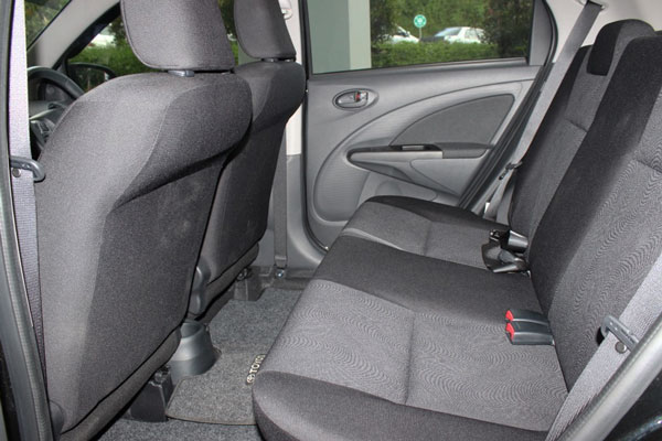 Review Spesifikasi Toyota Etios Valco