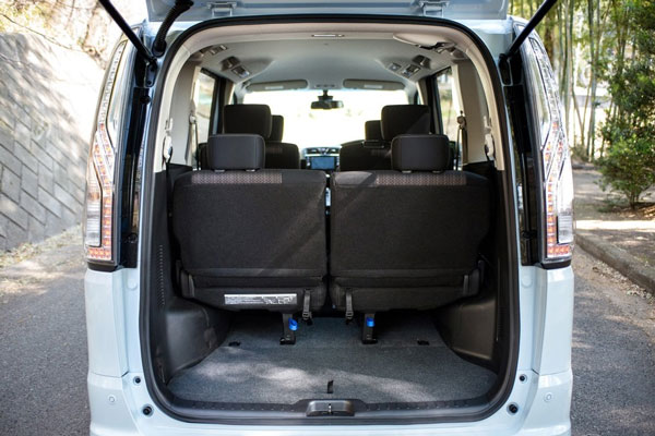 Review Spesifikasi Nissan Serena C26