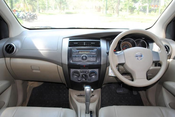 Review Spesifikasi Nissan Grand Livina