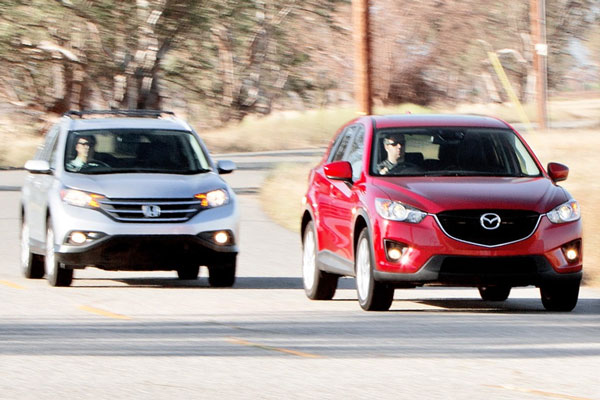 Komparasi Mazda CX-5 Grand Touring vs Honda CR-V 2.4L Prestige di Indonesia