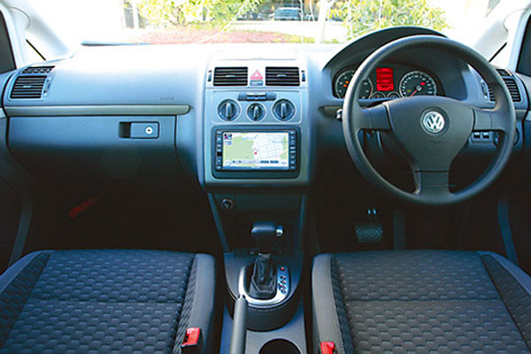 Kelebihan dan Kekurangan VW Touran Gen 1
