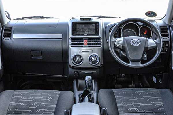 Review, Spesifikasi, Kelebihan dan Kekurangan Toyota Rush Gen 1