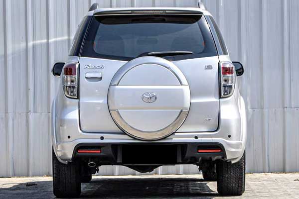 Review, Spesifikasi, Kelebihan dan Kekurangan Toyota Rush Gen 1