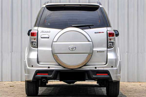 Review, Spesifikasi, Kelebihan dan Kekurangan Toyota Rush Gen 1