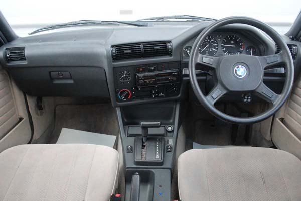 Review, Spesifikasi, Kelebihan dan Kekurangan BMW E30 Seri-3 1982-1991