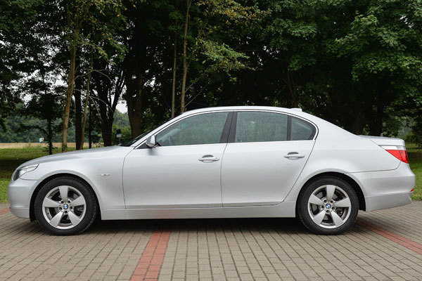 Review, Spesifikasi, Kelebihan dan Kekurangan BMW E60 Seri-5 2004-2011