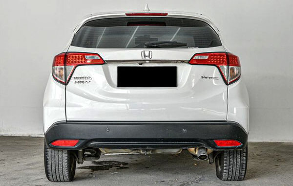 Foto Eksterior Honda HRV Gen 2 Facelift Tampak Belakang