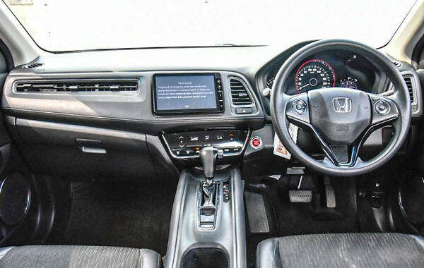 Foto Interior Honda HRV Gen 2 Facelift Tampak Dashboard