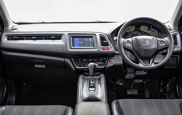 Foto Interior Honda HRV Gen 2 Prefacelift Tampak Dashboard