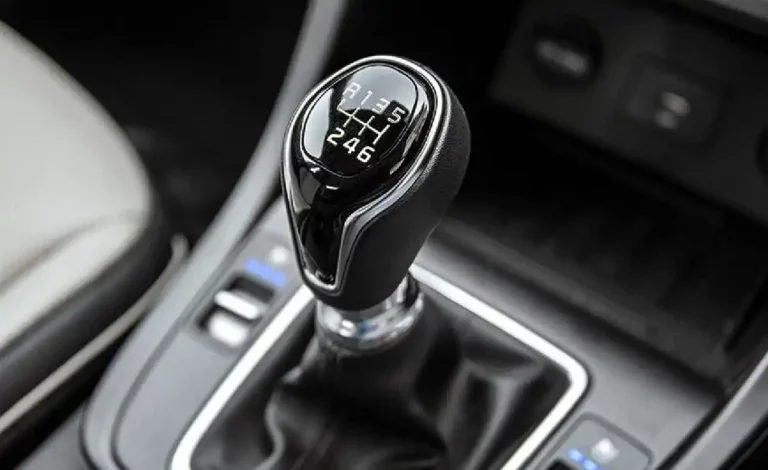 10 Kelebihan dan Kekurangan Mobil Manual vs Matic