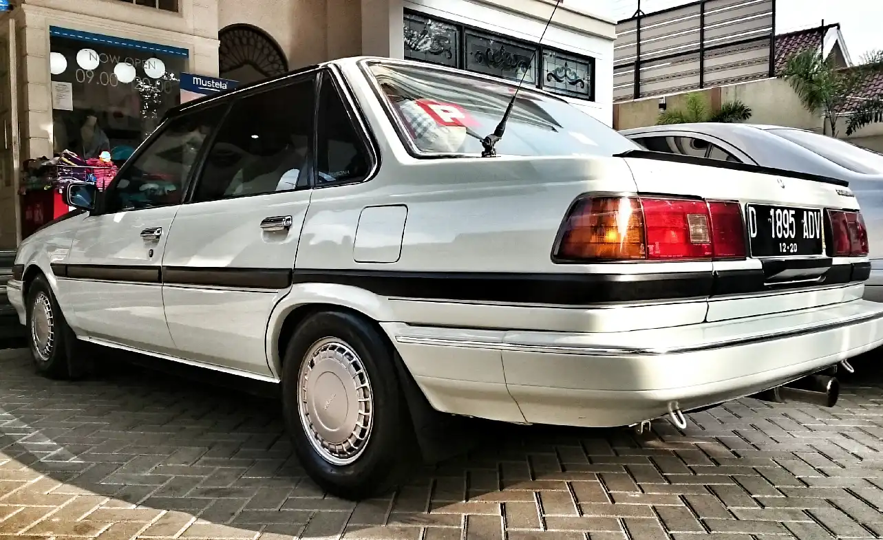 Kelebihan dan Kekurangan Toyota Corona EX Saloon 86